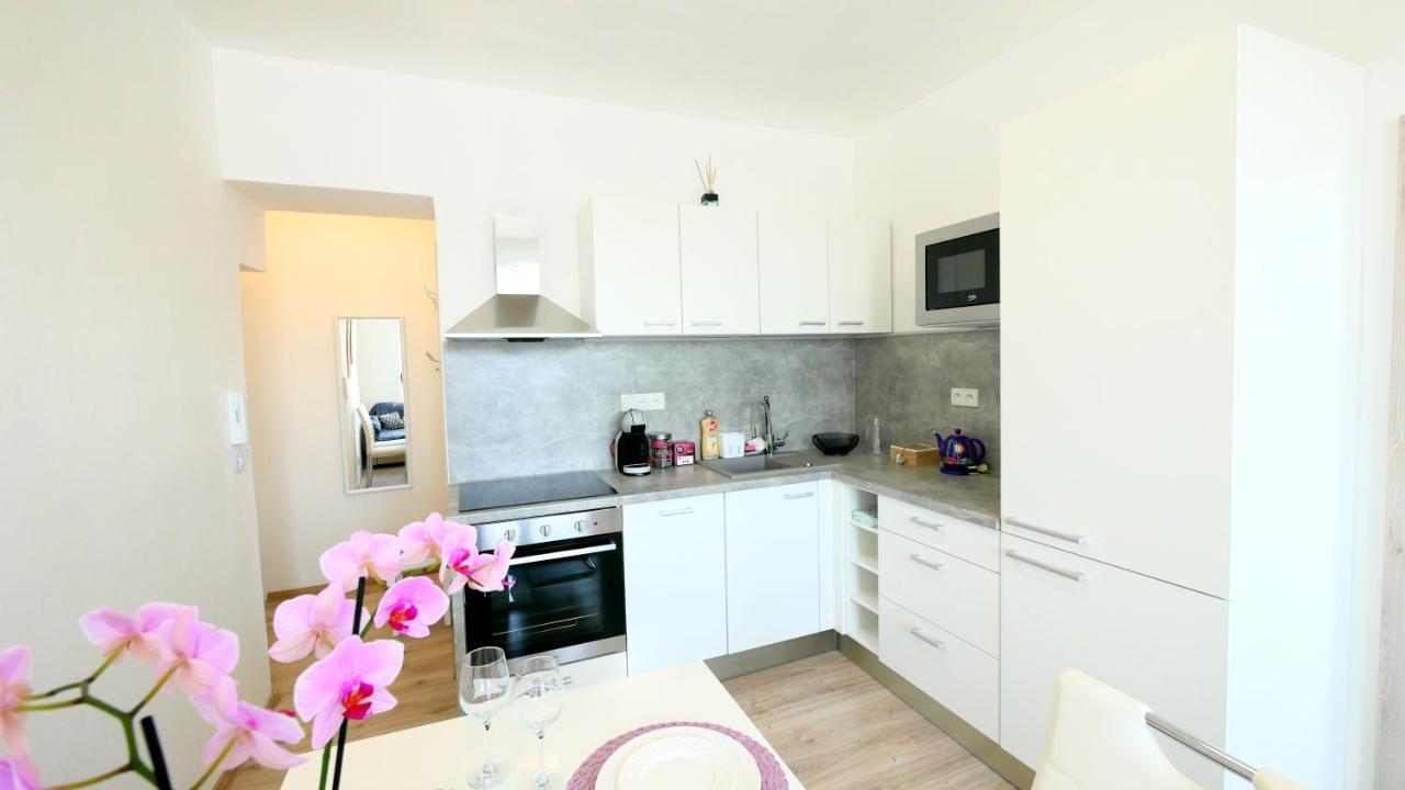 Apartman U Louckeho Klastera 2 Plus Kk Znojmo Exterior photo